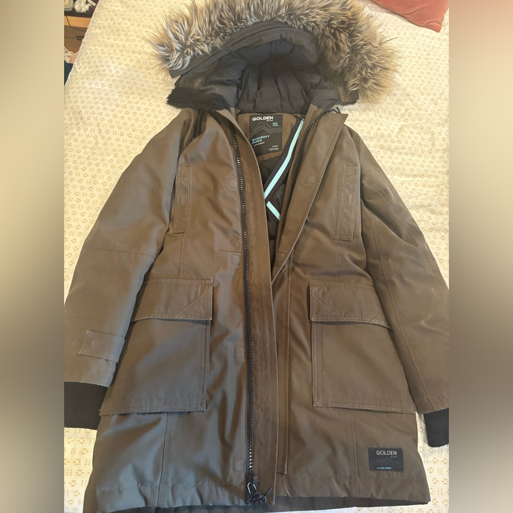 Aritzia waterproof and wind resistant parka jacket